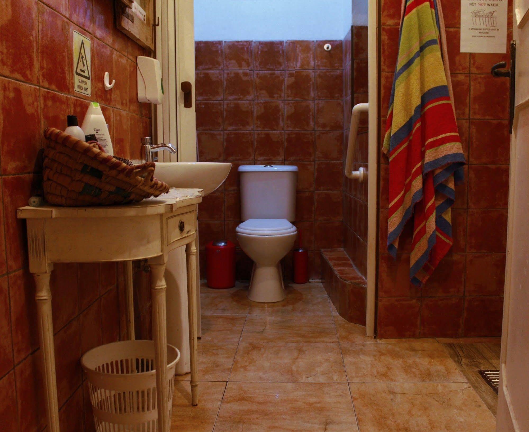 Hostel Malti Budget Saint Julian's Dış mekan fotoğraf